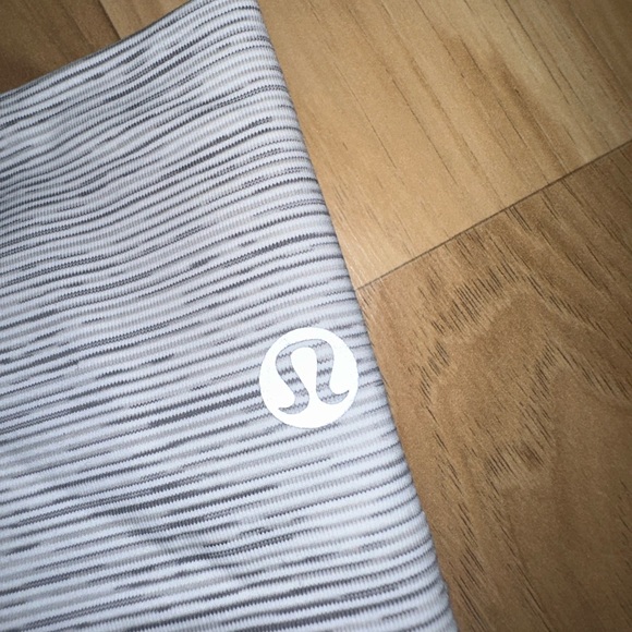 Lululemon leggings stripped - Picture 3 of 3